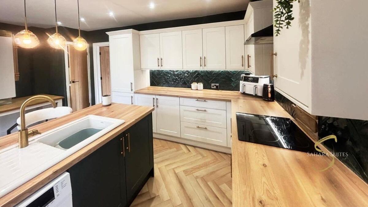 Stylish 2Bed - Manchester - Free Parking ハイド エクステリア 写真