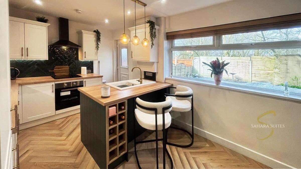 Stylish 2Bed - Manchester - Free Parking ハイド エクステリア 写真