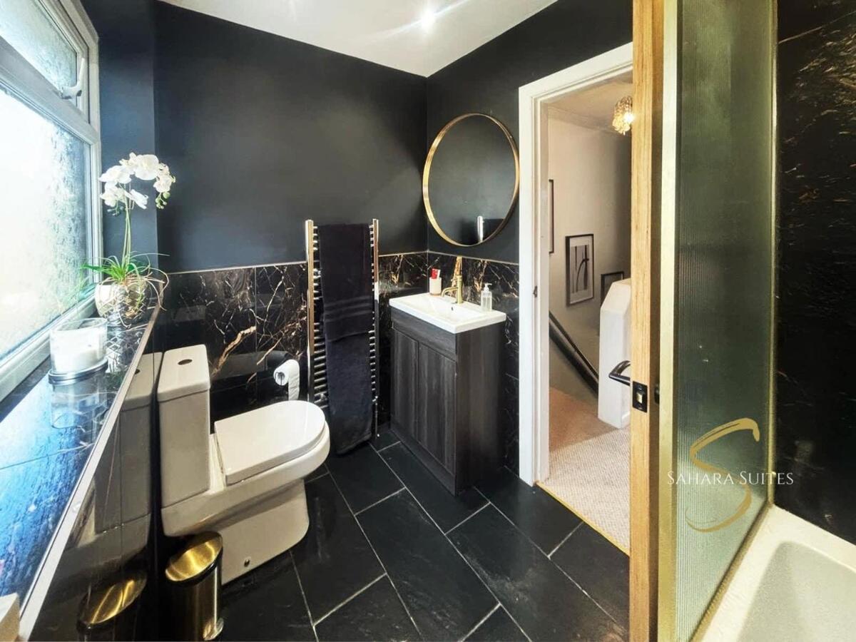 Stylish 2Bed - Manchester - Free Parking ハイド エクステリア 写真