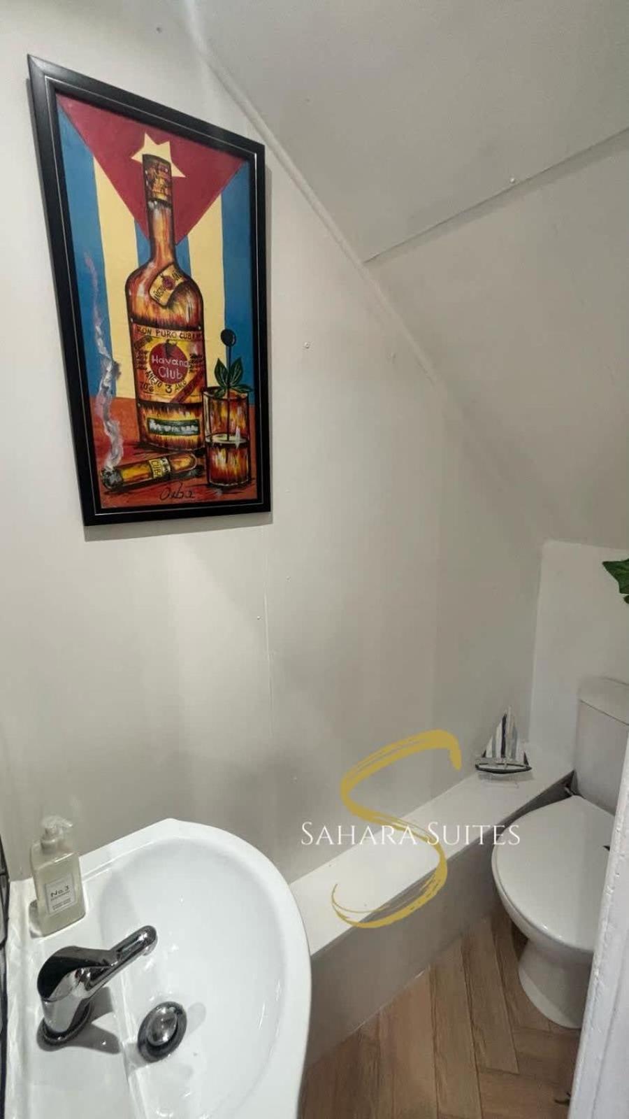 Stylish 2Bed - Manchester - Free Parking ハイド エクステリア 写真
